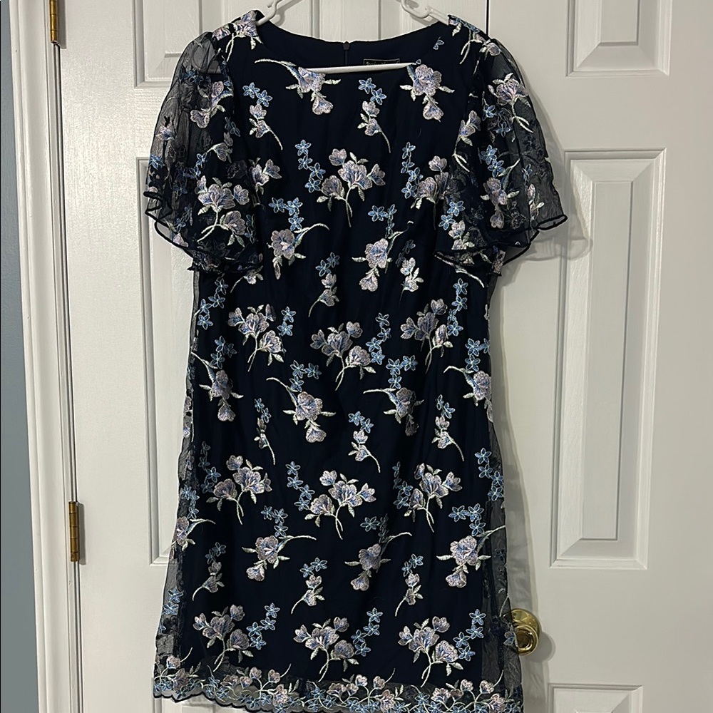 Jessica Howard White Silver Sheath Dress Flutter Sleeves
